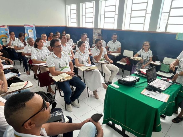 Aula de Bíblia no 3º ano do Curso Integral da EFIC